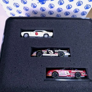 Juego de 3 coches The Legendary Earnhardt Racing Family 1:64 con certificado Revell 2003 - Imagen 1 de 8