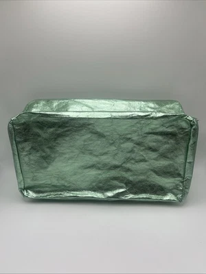 "Bolsa de maquillaje Clinique verde metálico con cremallera 9""x6""" Foto 1 de 3