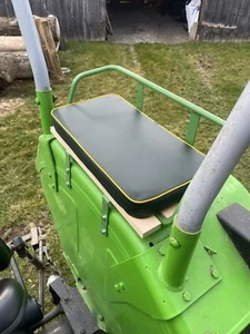 Sitzbügel Beifahrersitz Traktor DEUTZ, FENDT Beifahrer Kotflügelsitz Sitzkissen - Bild 1 von 6