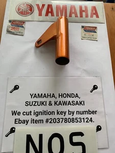 STAFFA PROIETTORE YAMAHA TX750 R/H (FIGLIA METALLICA ORO) 341-23131-50-M5) - Foto 1 di 5