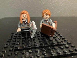 LEGO Ginny & Ron Weasley Minifigure Harry Potter Gryffindor Sweater 4841 hp114 - Picture 1 of 9
