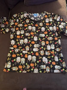 EUC Fall Halloween Thanksgiving Owls Pumpkins Leaves Apples Scrub Top Size XL - Picture 1 of 6