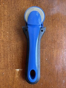 Taglierina rotativa KAI Blue 45 mm - sensibile alla pressione - bloccaggio - Foto 1 di 4
