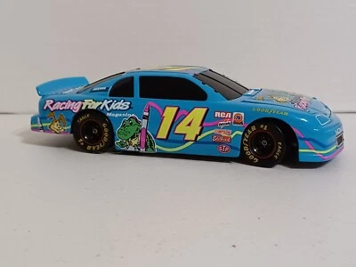 RCCA NASCAR Racing For Kids 杂志 #14 1996 蒙特卡罗银行压铸 1:24 — 第 1/4 张图片