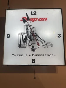 SNAP-ON TOOLS: “VTG” Bubble Square Pam Style Clock! Mountable And Lighted! ✨🪛 - Picture 1 of 5