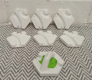 Ravensburger Gravitrax PARTS - 6 Curve Ball Guides & 1 Magnetic Cannon - Picture 1 of 1