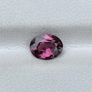 Espinela ovalada natural de 1,02 quilates para elegante anillo personalizado o joyería fina - Imagen 1 de 5