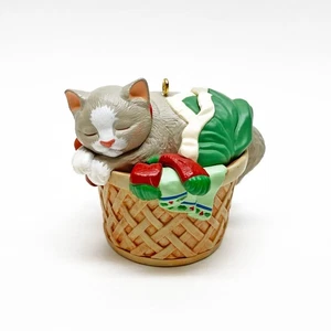 Vintage 1998 Hallmark Keepsake 'Cat Naps' Cat in Basket Christmas Ornament - Picture 1 of 3