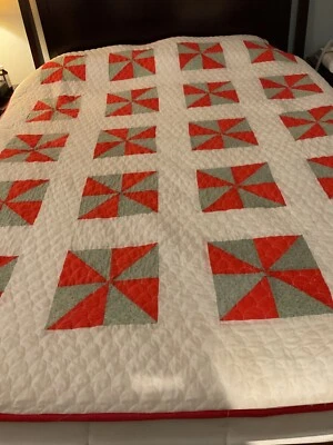 Edredón casero patchwork molinillos brazo largo acolchado 66x80 respaldo blanco Foto 1 de 4