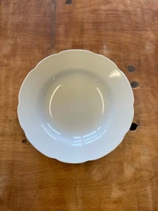 COUTURE Fine China CAMELIA Tazón de sopa de borde grande 9" todo blanco 1 ea 6 disponible - Imagen 1 de 3