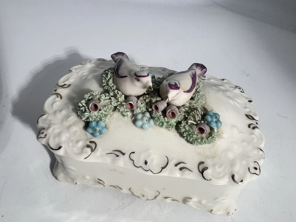 Винтажная пронумерованная костяная фарфоровая безделушка или шкатулка для ювелирных изделий с подписью Reina Califa No242 - Изображение 1 из 4