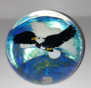 SIGNED ORIENT & FLUME EAGLE ART GLASS PAPERWEIGHT 1983 EXC. $124.99