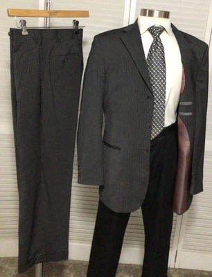 TRAJE FUBU HOMBRE GRIS RAYAS 2 PIEZAS TALLA: 40R PANTALONES 32x30 Foto 1 de 4