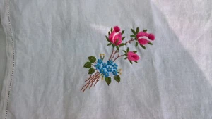 VINTAGE WHITE LINEN TABLE CLOTH WITH HAND SEWN FLORAL EMBROIDERY - Picture 1 of 9