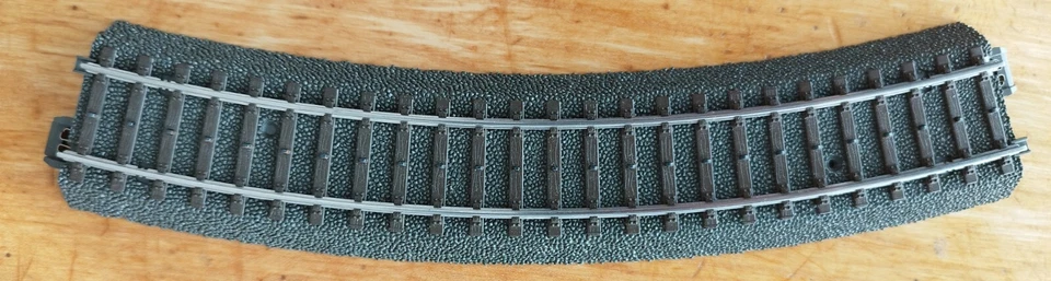 Märklin Binari C, Curva 24130, R1 360 mm, 30° - Immagine 1 di 1