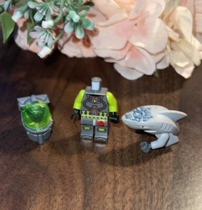 LEGO Atlantis Minifigure Dark Grey Underwater Diving HelmeT, Figure And Shark - Picture 1 of 8
