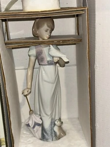 Lladro Porcelain Statue Lladro Summer Stroll 7611 RARE New M - Picture 1 of 4