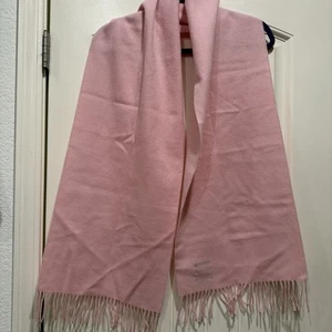"Bufanda rosa Brian Weisz 100 % lana de cordero hecha en GT Gran Bretaña flecos 13x64""" - Imagen 1 de 4