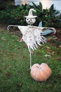 Rustikale Metall Vogelscheuche Garten Pfahl 43 Zoll hoch Gartendeko weiß - Bild 1 von 1