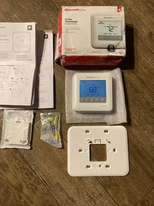 Honeywell T4 Pro Programmable Thermostat Th411U2005 - Picture 1 of 11