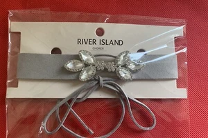 River Island atemberaubende Wildleder-Optik Kunstdiamant verziert Choker brandneu mit Etikett - Bild 1 von 3