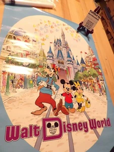 Póster vintage de Walt Disney Company Main Street EE. UU. Mickey Minnie Goofy años 80’s - Imagen 1 de 2