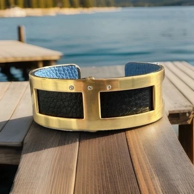 Brazalete Brighton Christo Pasadena Puño Estrecho Dorado con Inserto de Cuero Nuevo con Etiquetas Foto 1 de 4