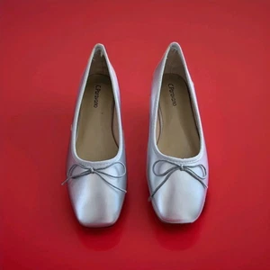 C. Paravano Cap-Toe Ballerinas Elena Silber Größe 37,5 / US 7,5 - Bild 1 von 9