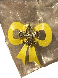Vintage BSA Collectible Scouts Yellow Ribbon Metal Pinback Lapel Pin Hat Pin - Picture 1 of 2