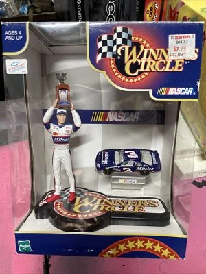 Coche y figura Winners Circle 1998 Dale Earnhardt Jr, campeón nacional de NASCAR  Foto 1 de 4