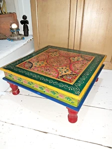 MESA BAJOT INDIA DE MADERA PINTADA A MANO EN ACABADO ANTIGUO - TONOS LIMA - Imagen 1 de 15