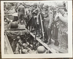 Book Clipping Photo 2nd Ranger Battalion Weymouth LCA WWII - Picture 1 of 2