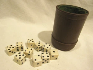 Vintage Würfel Shaker Tasse Box mit 10 Würfeln 4-3/4" hoch x 2-1/2" breit - Bild 1 von 11