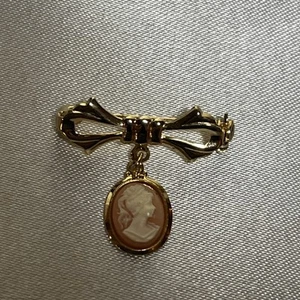 Spilla vintage cammeo e fiocco spilla blush rosa nonna nucleo cottage core - Foto 1 di 7