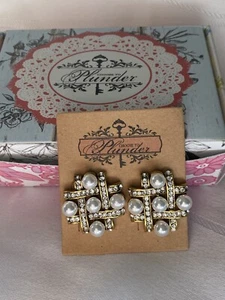 Plunder Design Pearl Earrings White-Silver-Gold Square Pierced Ellegany New - Picture 1 of 2