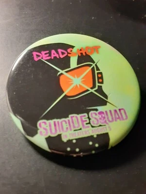 PROMO -- ESCUADRÓN SUICIDA Película Original Prendedor/Botón Promocional Deadshot NUEVO RARO Foto 1 de 2