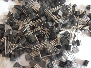 100x assorted TO92 series ICs / Transistors , over 20 different parts Unused - Picture 1 of 1