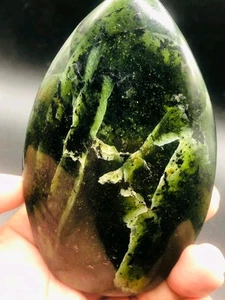 240g Pietra Preziosa Naturale Lucida Giada Nefrite Forma Lampada Cristallo Pakistan - Foto 1 di 12