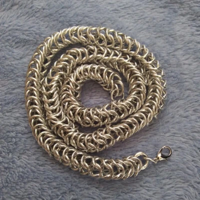 Collar de malla hecho a mano con cadena calibre 18 Foto 1 de 4