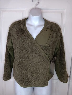 Nike Sherpa Training Wrap Women Medium Olive Long Sleeve Pocket Adjustable  EUC  - Image 1 of 4