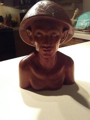 Estatua asiática de madera única en su clase hecha en 1952 ~ arte de trinchera Foto 1 de 4