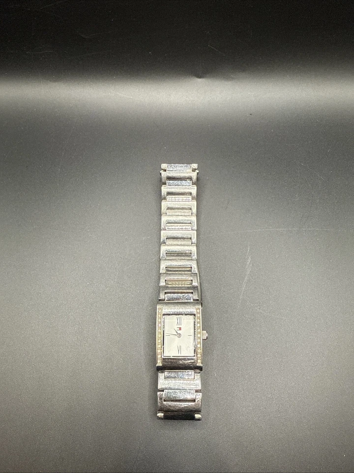 Reloj de cuarzo Hilfiger de colección para mujer de acero inoxidable esfera blanca bisel de piedras preciosas 7" Foto 1 de 4