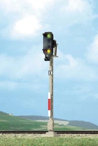 Busch 5822 Ho Scale Green-Red-Yellow Stop Signal with 3 LEDs (Height 79 mm) - Picture 1 of 1