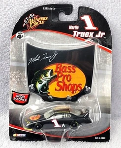 Bajo Nascar Winners Circle Martin Truex Jr #1 Pro Shops Capucha Imán 1:64 Coche - Imagen 1 de 7