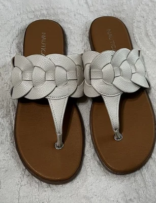 Sandalias de tanga blancas con correa tejida de Nautica para mujer talla 7 Foto 1 de 4