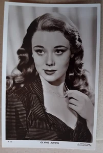PICTUREGOER PHOTO POSTCARD GLYNIS JOHNS – 2 - Foto 1 di 2