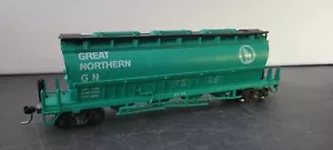 BA07 HO Scale Train Car UNIQUE COVERED HOPPER GREAT NORTHERN KNUCKLERS - Picture 1 of 1