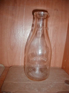 Ironwood, MI, Maple Hill Farm Dairy Qt Milk Bottle ca 1940 - Picture 1 of 5