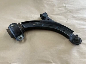Brazo de control inferior delantero del lado del pasajero derecho Ford Mustang 2011-2014 - OEM - Imagen 1 de 10