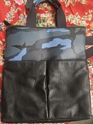 Bolso de hombro Coach camuflaje negro y azul Foto 1 de 2